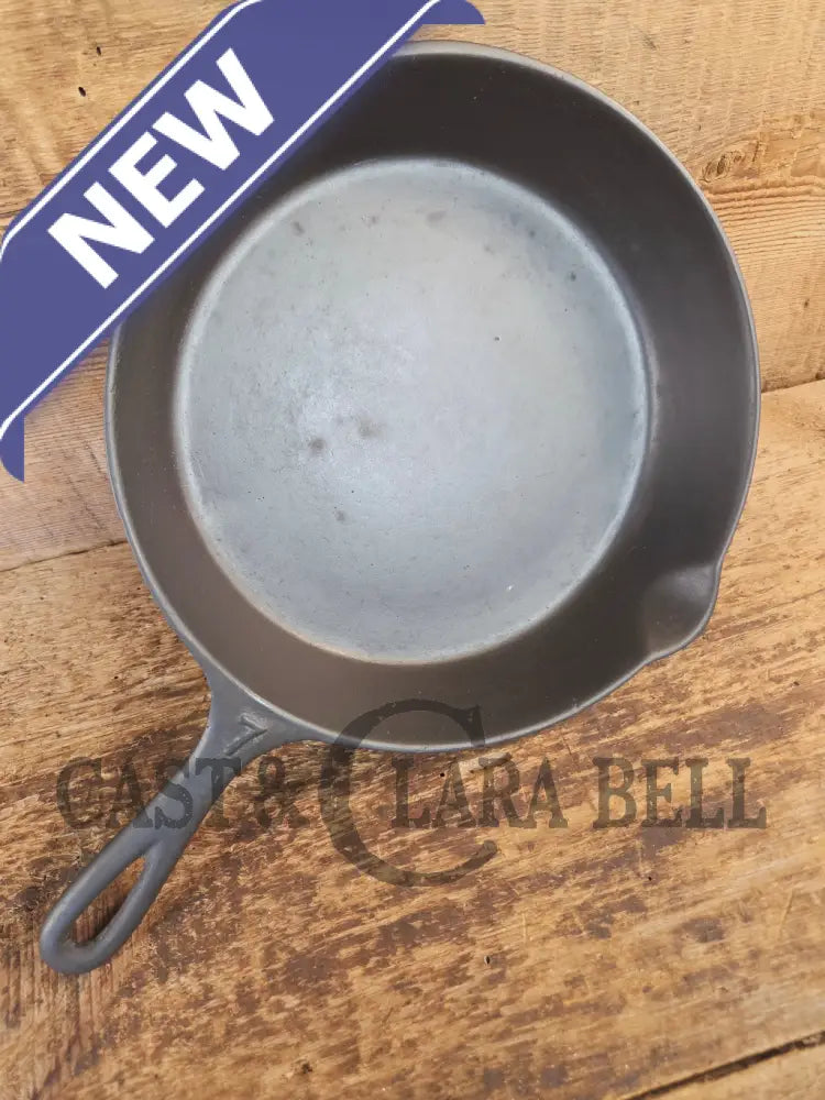 Classic 1910’s Lodge Raised #7 Heat Ring Single Notch. Light sleek and ready to cook with! - Skillet