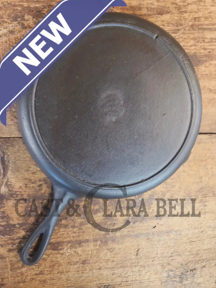 Classic 1910’s Lodge Raised #7 Heat Ring Single Notch. Light sleek and ready to cook with! - Skillet