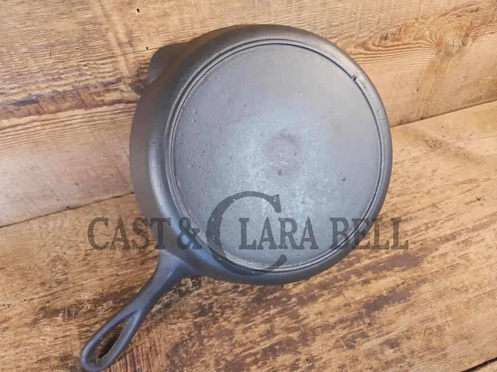Classic 1910’s Lodge Raised #7 Heat Ring Single Notch. Light sleek and ready to cook with! - Skillet