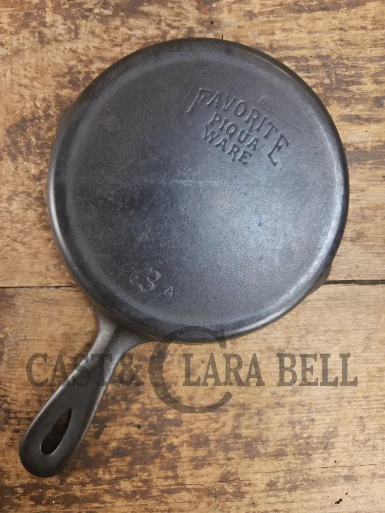 Classic Egg Skillet! 1920βs Favorite Piqua Ware #3 Skillet 3 A SC24 Skillet