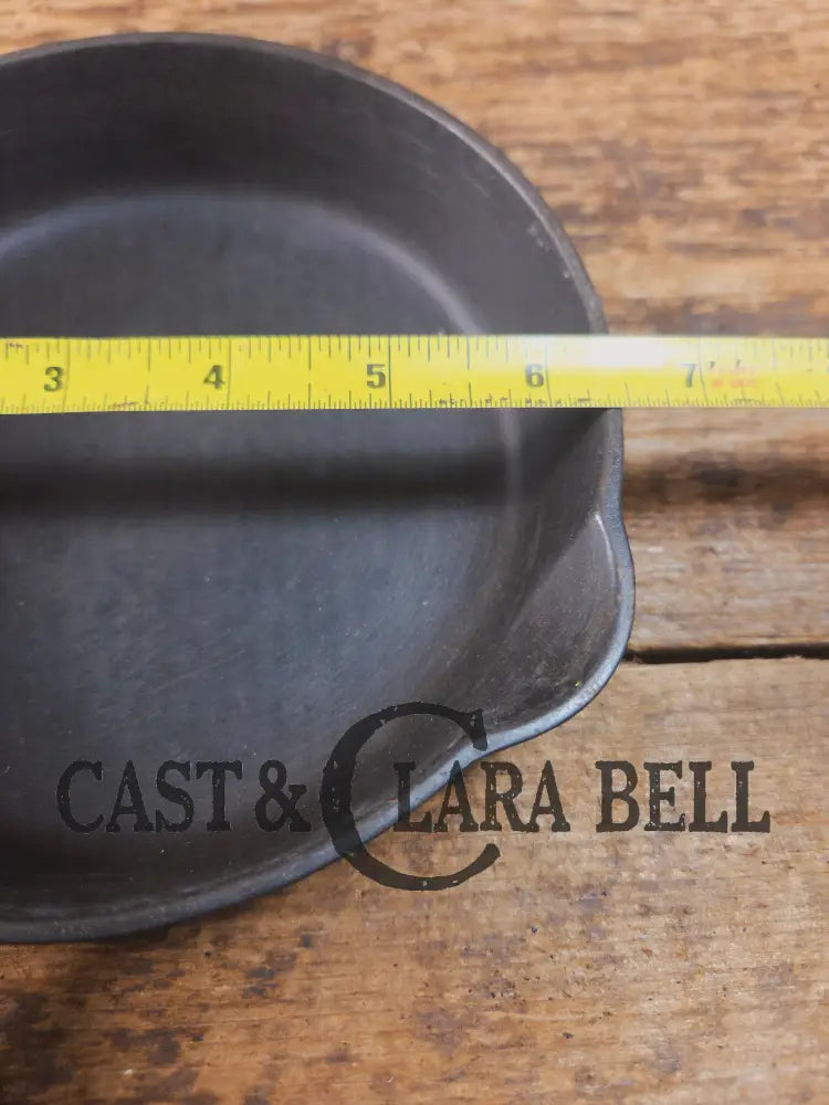 Classic Egg Skillet. 1940’s Griswold Iron Mountain #3 Cast Iron Egg Skillet with Heat Ring 1031 Skillet