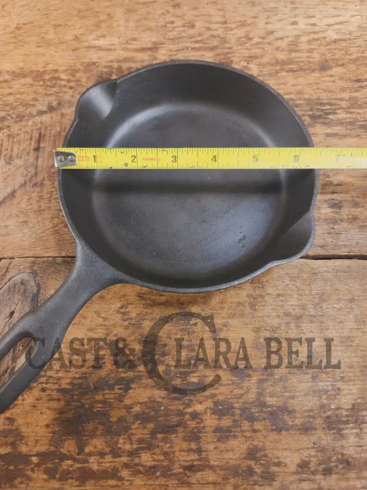Classic Egg Skillet. 1940βs Griswold Iron Mountain #3 Cast Iron Egg Skillet with Heat Ring 1031 Skillet