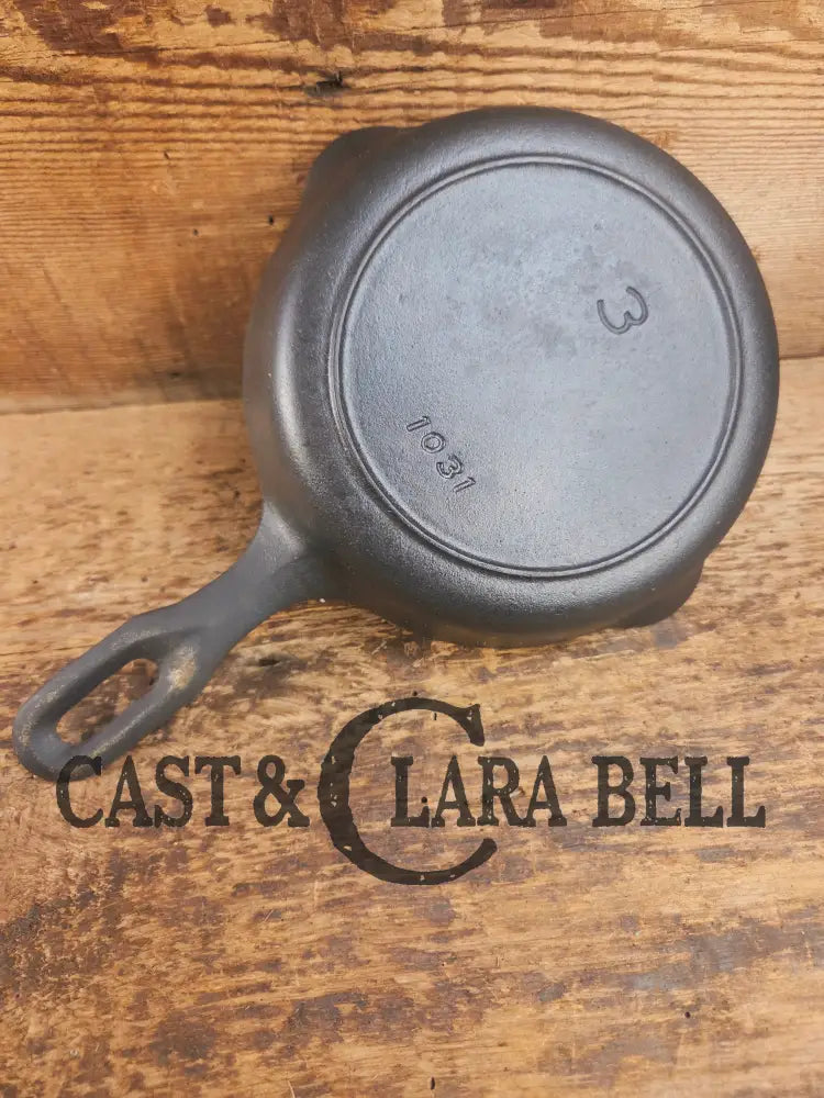 Classic Egg Skillet. 1940βs Griswold Iron Mountain #3 Cast Iron Egg Skillet with Heat Ring 1031 Skillet