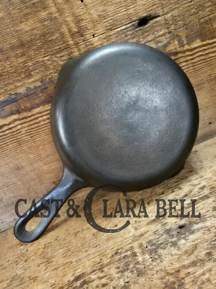 Classic Egg Skillet! Unmarked Wagner #3 Cast Iron Skillet 6 1/2 Inch Skillet. Perfect for daily use and first time