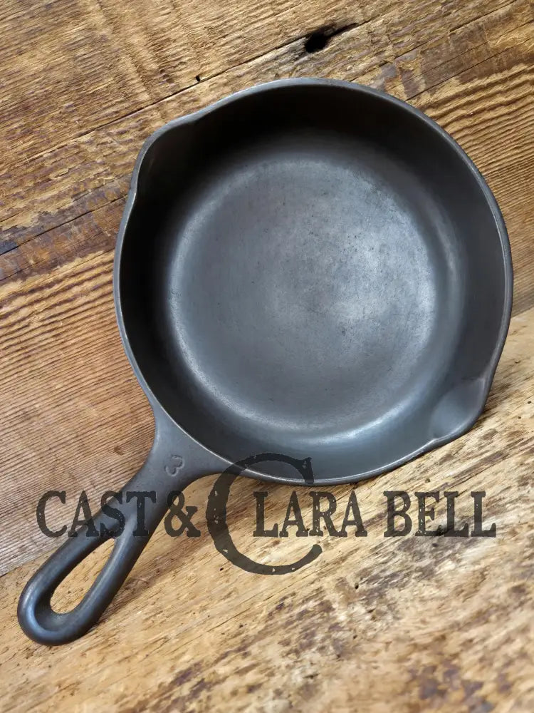 Classic Egg Skillet! Unmarked Wagner #3 Cast Iron Skillet 6 1/2 Inch Skillet. Perfect for daily use and first time