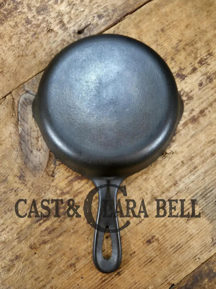 Classic Egg Skillet! Unmarked Wagner #3 Cast Iron Skillet 6 1/2 Inch Skillet. Perfect for daily use and first time
