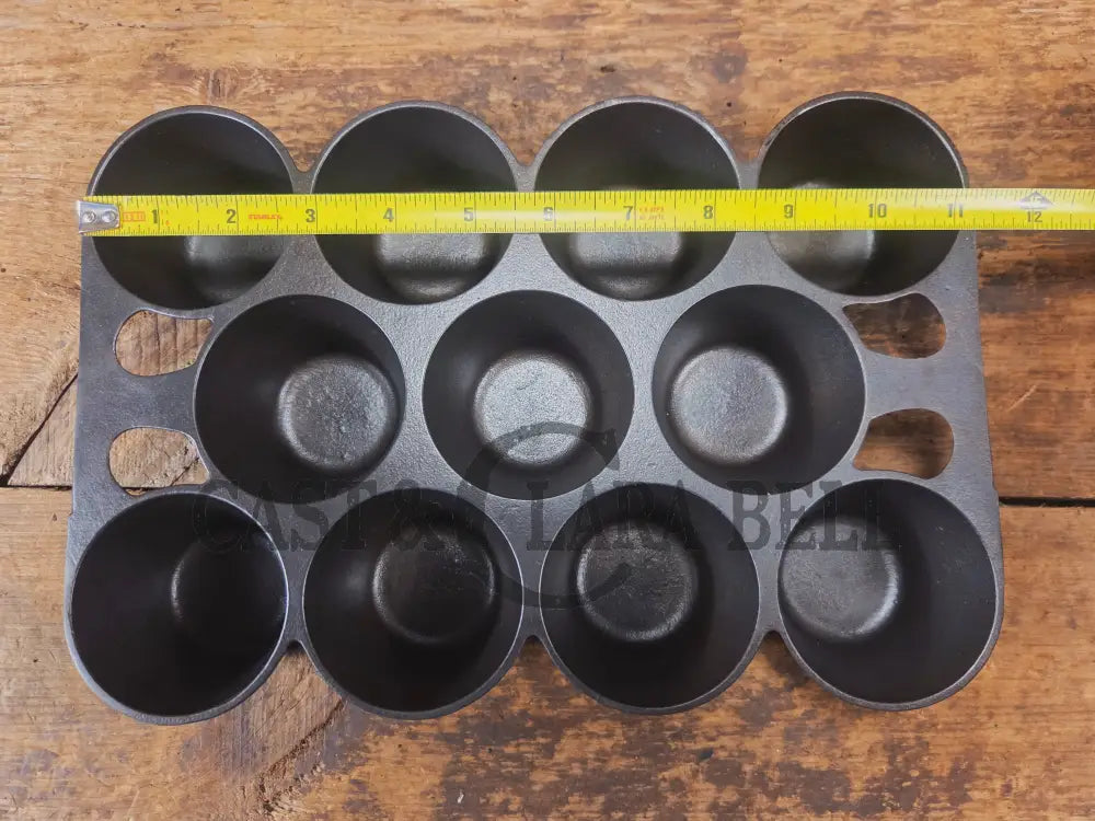 Classic! Griswold No. 10 Popover Pan 948. Variation 14 Closed Frame. Ready to make delicious brownies cupcakes or