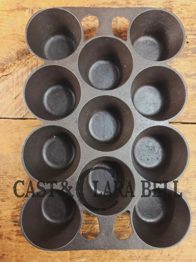Classic! Griswold No. 10 Popover Pan 948. Variation 14 Closed Frame. Ready to make delicious brownies cupcakes or