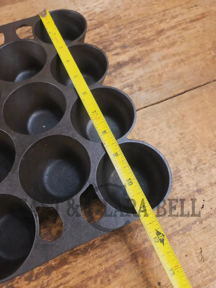 Classic! Griswold No. 10 Popover Pan 948. Variation 14 Closed Frame. Ready to make delicious brownies cupcakes or