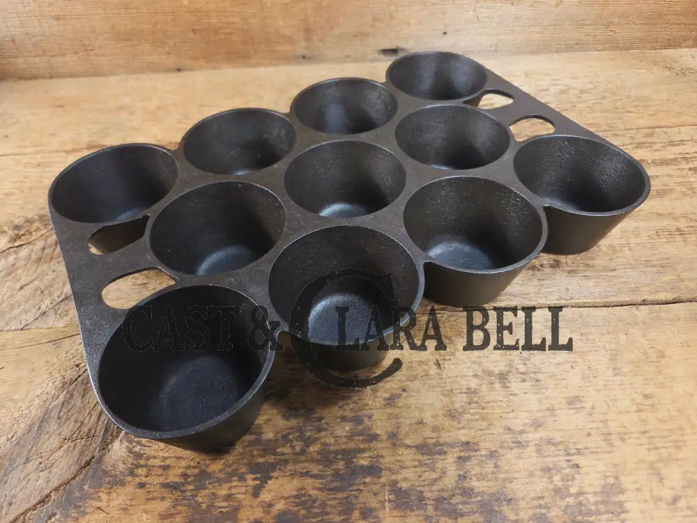 Classic! Griswold No. 10 Popover Pan 948. Variation 14 Closed Frame. Ready to make delicious brownies cupcakes or