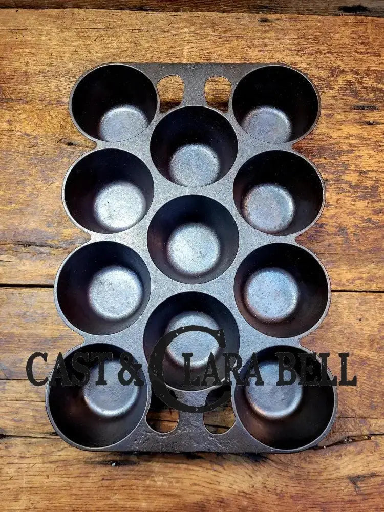 Classic! Griswold No. 10 Popover Pan 948. Variation 14 Closed Frame. Ready to make delicious brownies cupcakes or