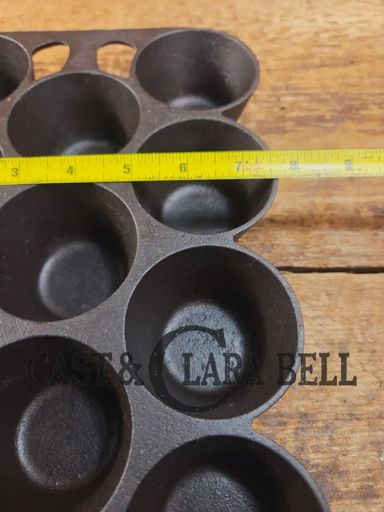 Classic! Griswold No. 10 Popover Pan 948. Variation 14 Closed Frame. Ready to make delicious brownies cupcakes or