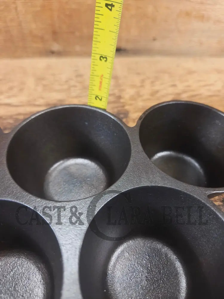 Classic! Griswold No. 10 Popover Pan 948. Variation 14 Closed Frame. Ready to make delicious brownies cupcakes or