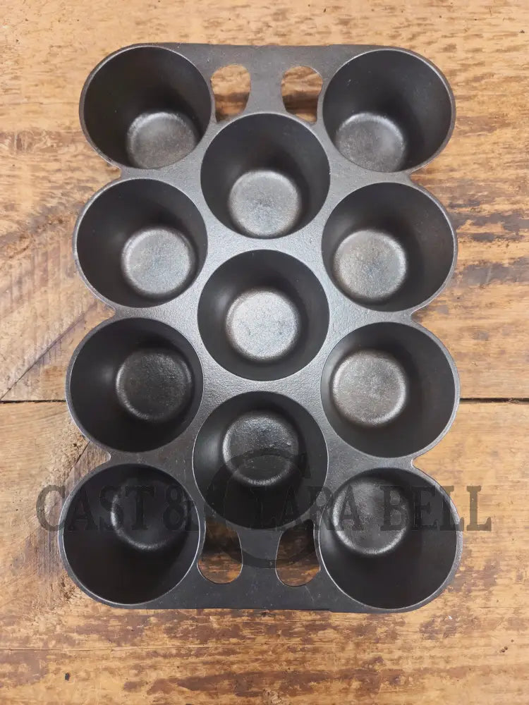 Classic! Griswold No. 10 Popover Pan 948. Variation 14 Closed Frame. Ready to make delicious brownies cupcakes or