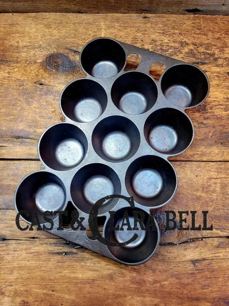 Classic! Griswold No. 10 Popover Pan 948. Variation 14 Closed Frame. Ready to make delicious brownies cupcakes or