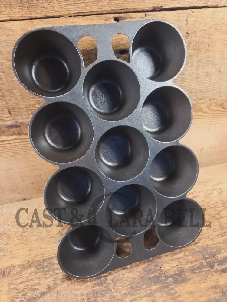 Classic! Griswold No. 10 Popover Pan 948. Variation 14 Closed Frame. Ready to make delicious brownies cupcakes or