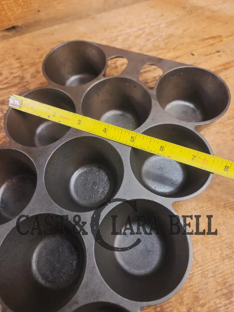Classic! Griswold No. 10 Popover Pan 948. Variation 14 Closed Frame. Ready to make delicious brownies cupcakes or