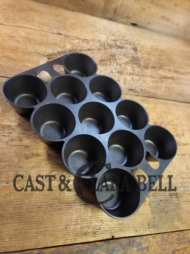 Classic! Griswold No. 10 Popover Pan 948. Variation 14 Closed Frame. Ready to make delicious brownies cupcakes or