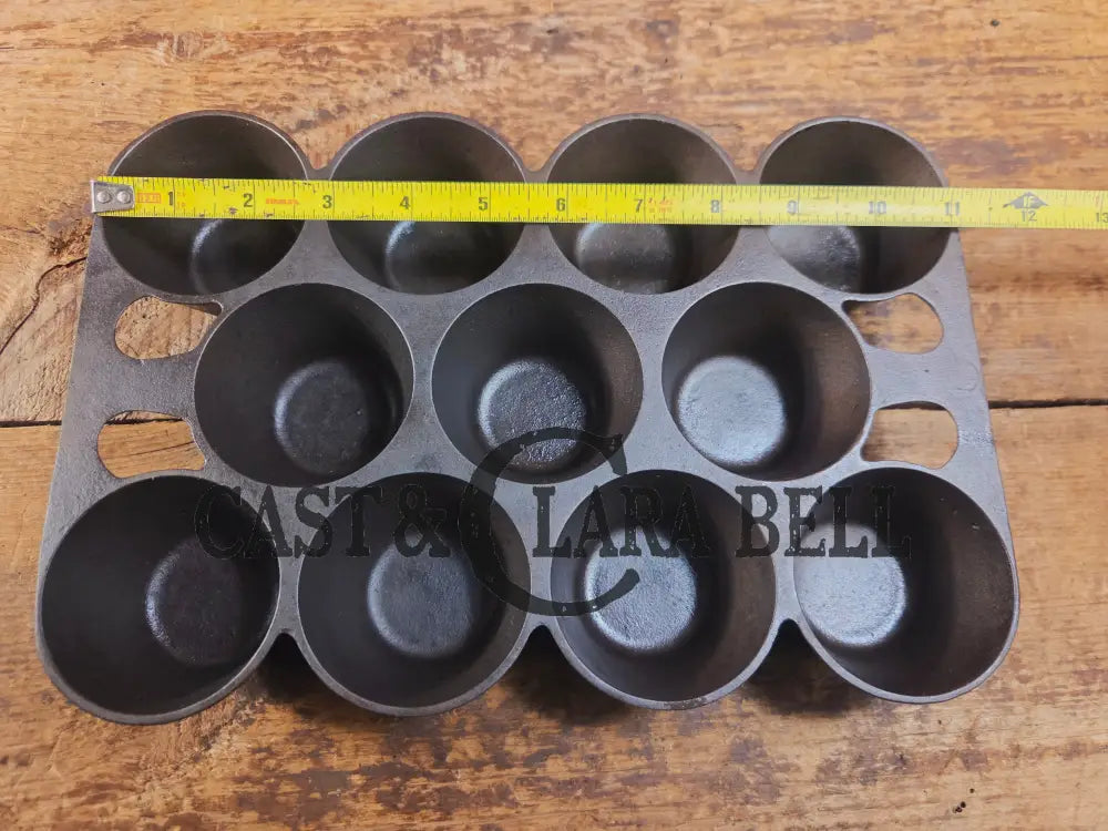 Classic! Griswold No. 10 Popover Pan 948. Variation 14 Closed Frame. Ready to make delicious brownies cupcakes or
