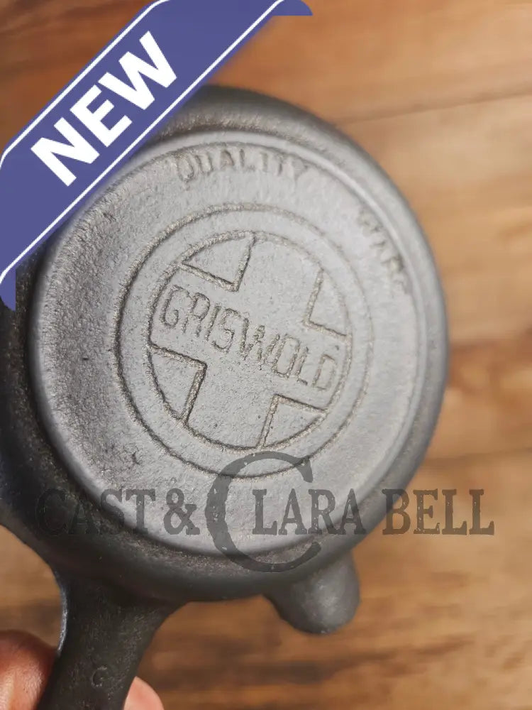 Collectible Griswold β00ββ Ashtray / Spoon Rest No match holder. Small Novelty cast iron skillet for display or stove!