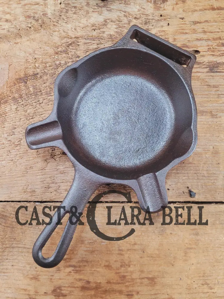Collectible Griswold β00ββ Ashtray / Spoon Rest. Small Novelty cast iron skillet for display or stove! Fully Restored
