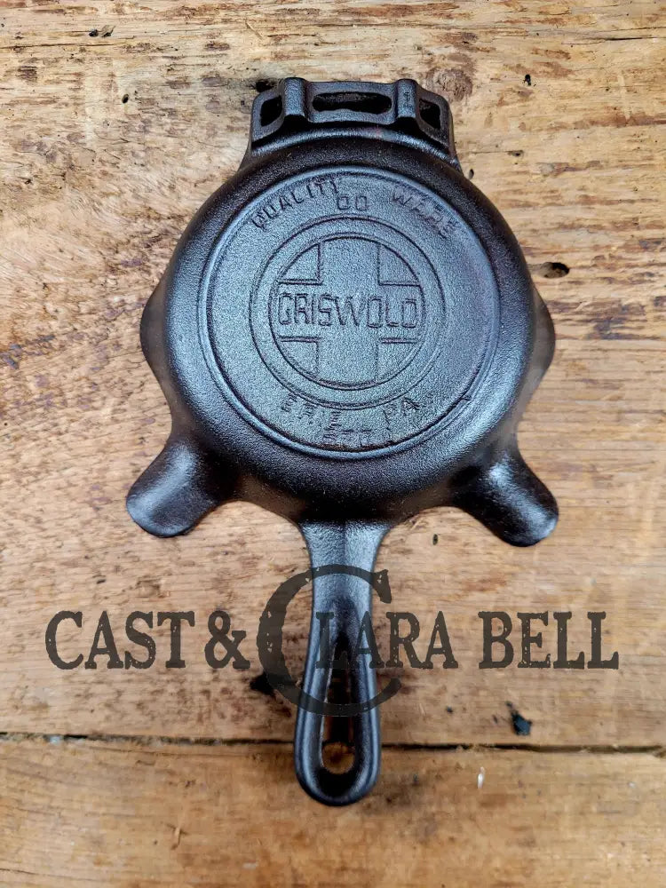 Collectible Griswold β00ββ Ashtray / Spoon Rest. Small Novelty cast iron skillet for display or stove! Fully Restored