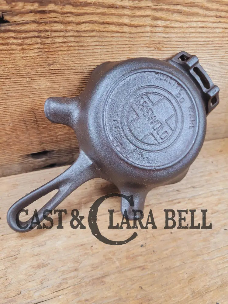 Collectible Griswold ’00’’ Ashtray / Spoon Rest. Small Novelty cast iron skillet for display or stove! Fully Restored