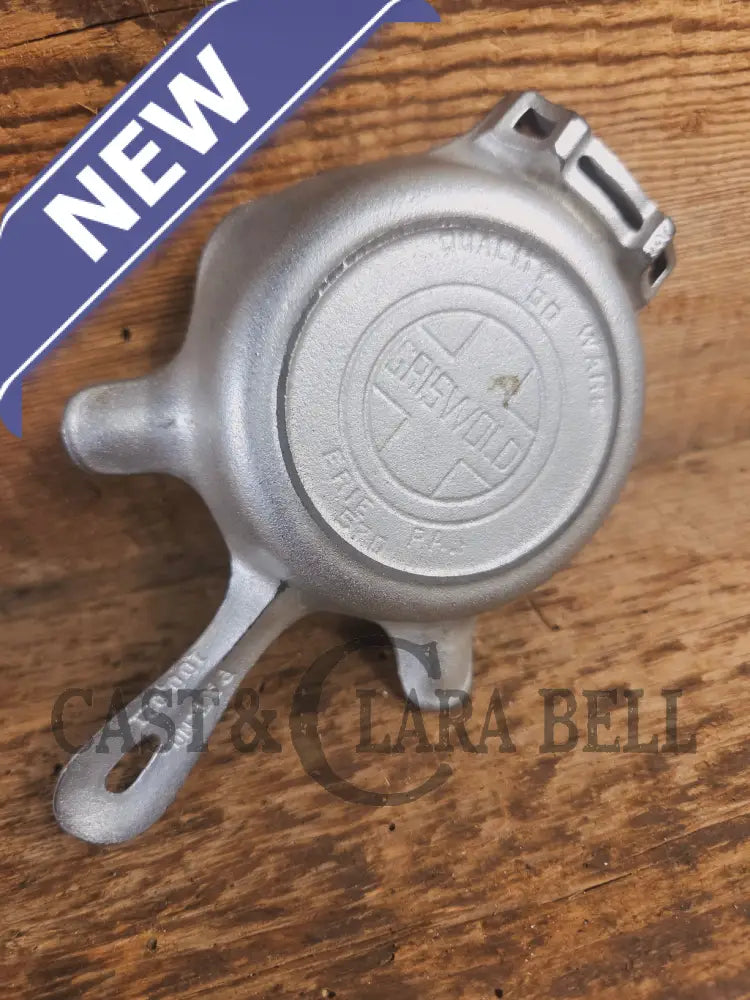 Collectible Griswold 570 Ashtray / Spoon Rest. Small Novelty cast iron (Patent 100,021 skillet for display or stove!