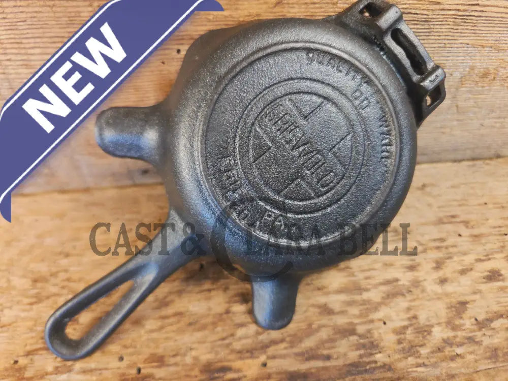 Collectible Griswold 570 Ashtray / Spoon Rest. Small Novelty cast iron skillet for display or stove! Fully Restored so