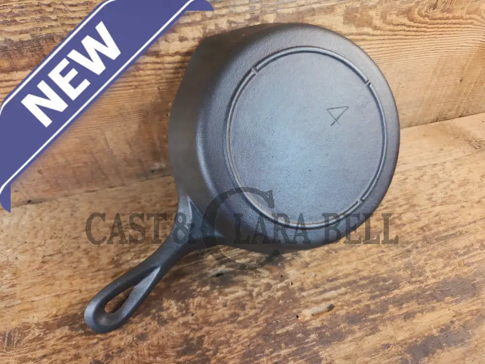 Collectorβs Piece! Very Cool Lodge #4 Skillet with 3 Notch and #3 marking - Skillet