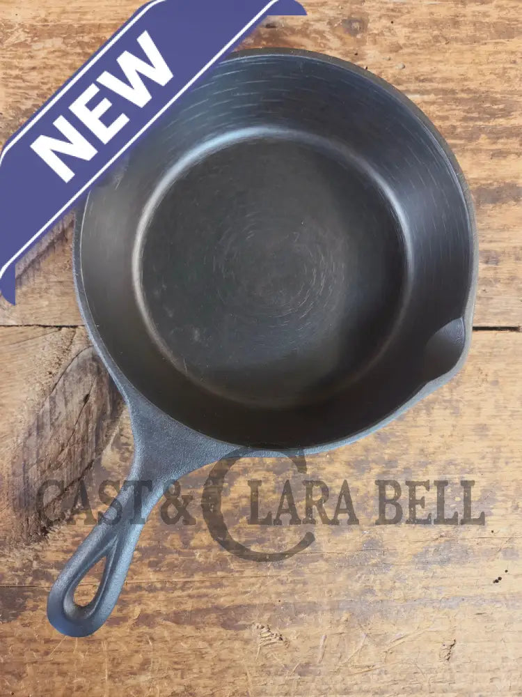 Collectorβs Piece! Very Cool Lodge #4 Skillet with 3 Notch and #3 marking - Skillet
