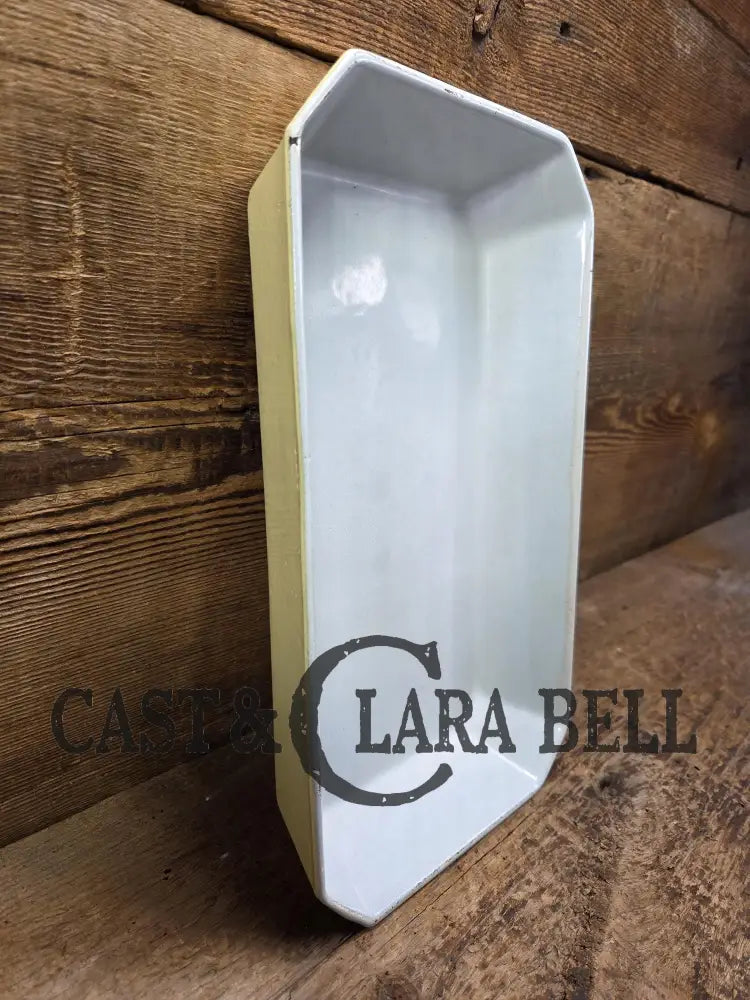 Cool and not often seen! 1940’s Griswold No. 81 ’Yellow and Cream’ enameled casserole dish!