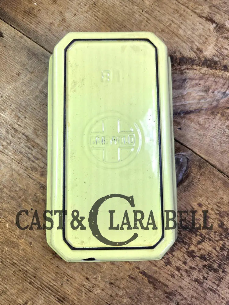 Cool and not often seen! 1940’s Griswold No. 81 ’Yellow and Cream’ enameled casserole dish!