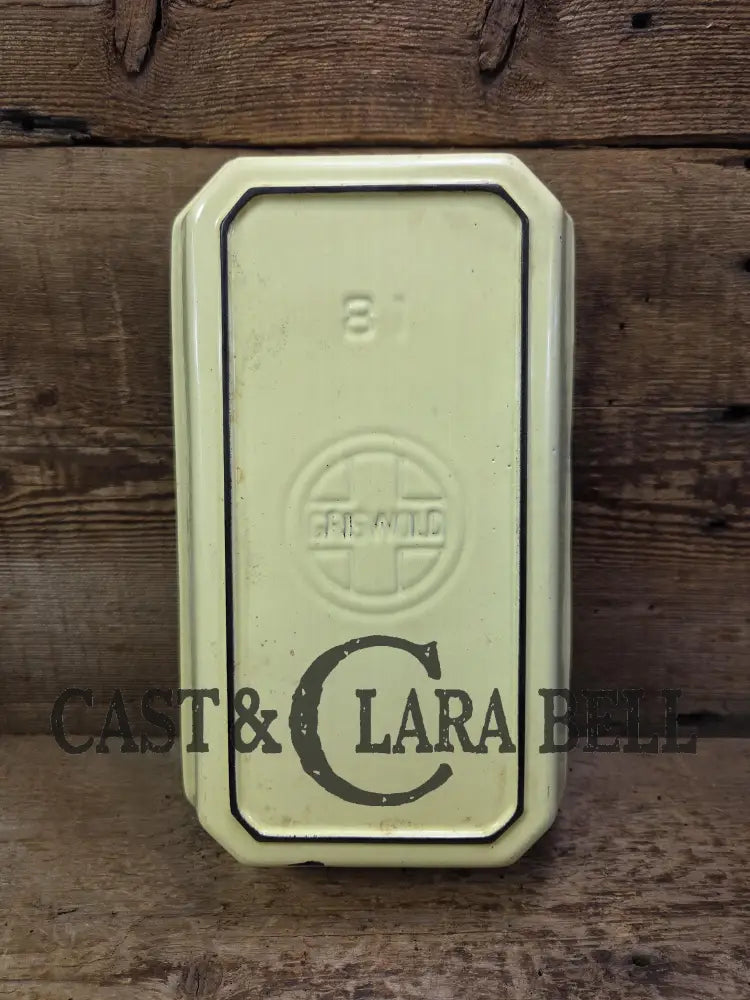 Cool and not often seen! 1940’s Griswold No. 81 ’Yellow and Cream’ enameled casserole dish!