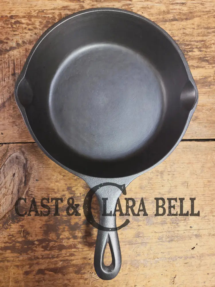 Cool! Mid 1900βs tougher to find Lodge Vintage #4 skillet with two dot maker mark. Skillet