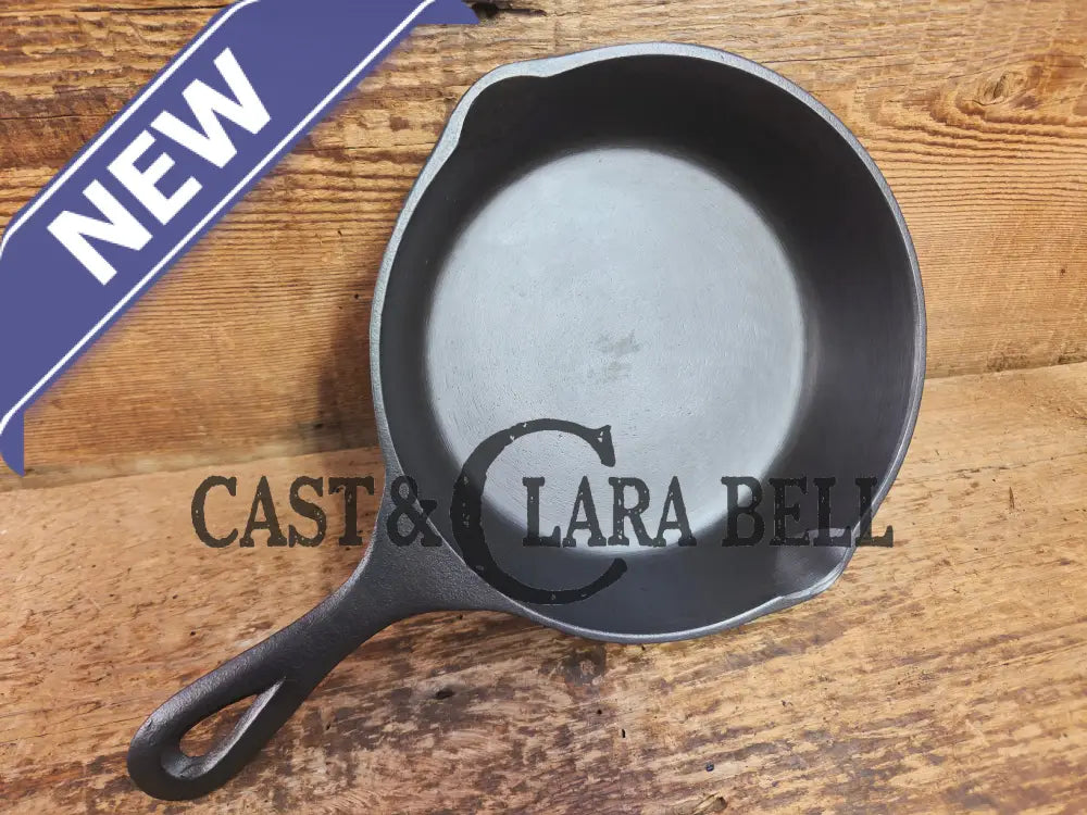 Cool! Mid 1900βs tougher to find Lodge Vintage #4 skillet with two dot maker mark. Skillet