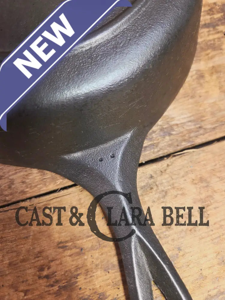 Cool! Mid 1900βs tougher to find Lodge Vintage #4 skillet with two dot maker mark. Skillet