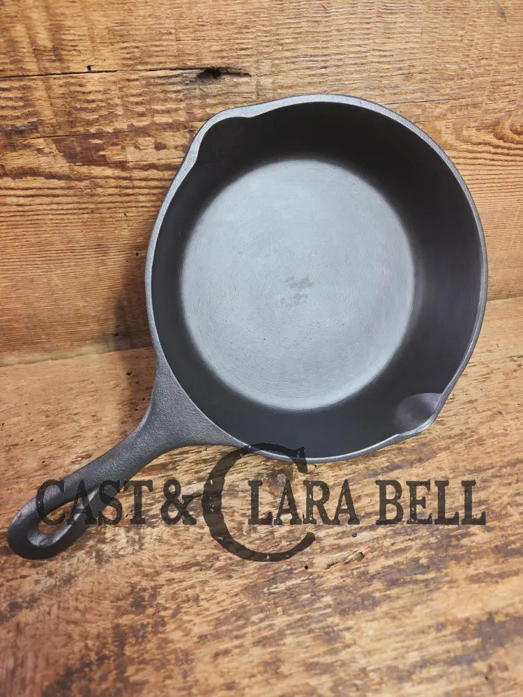 Cool! Mid 1900βs tougher to find Lodge Vintage #4 skillet with two dot maker mark. Skillet
