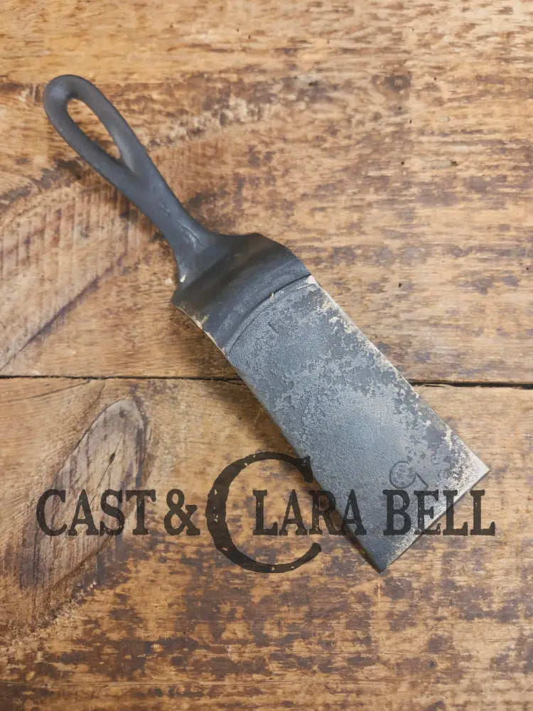 Custom made one of a kind 1940’s Era Lodge repurposed spatula. Turned an ordinary cracked skillet into a grill helper!