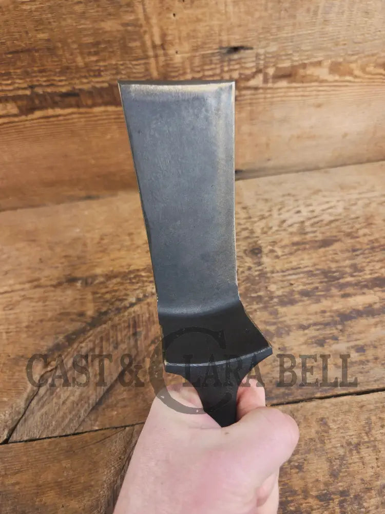 Custom made one of a kind 1940βs Era Lodge repurposed spatula. Turned an ordinary cracked skillet into a grill helper!