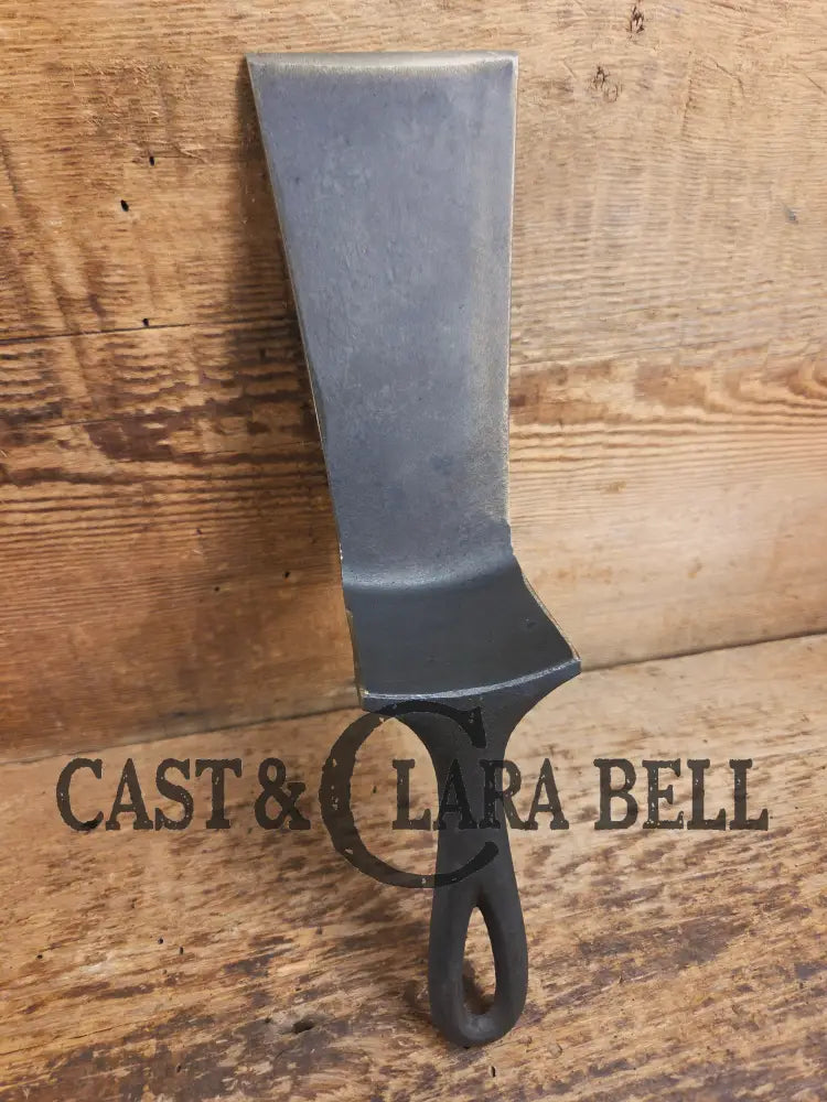 Custom made one of a kind 1940’s Era Lodge repurposed spatula. Turned an ordinary cracked skillet into a grill helper!