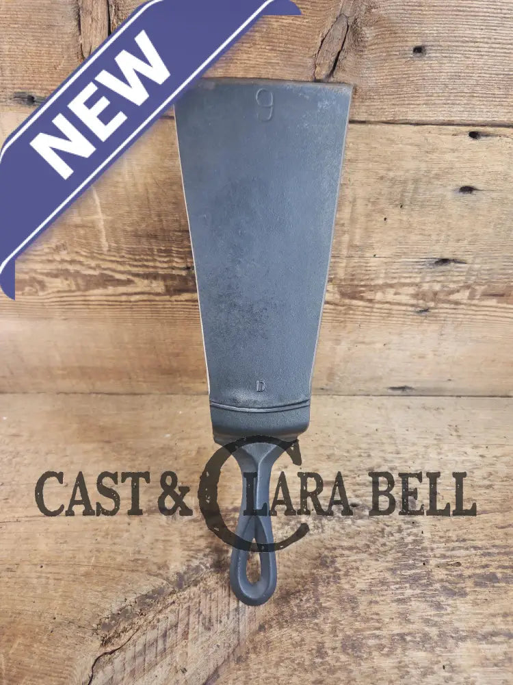 Custom made one of a kind early #9 1900βs Lodge repurposed spatula. Turned an ordinary cracked skillet into a grill