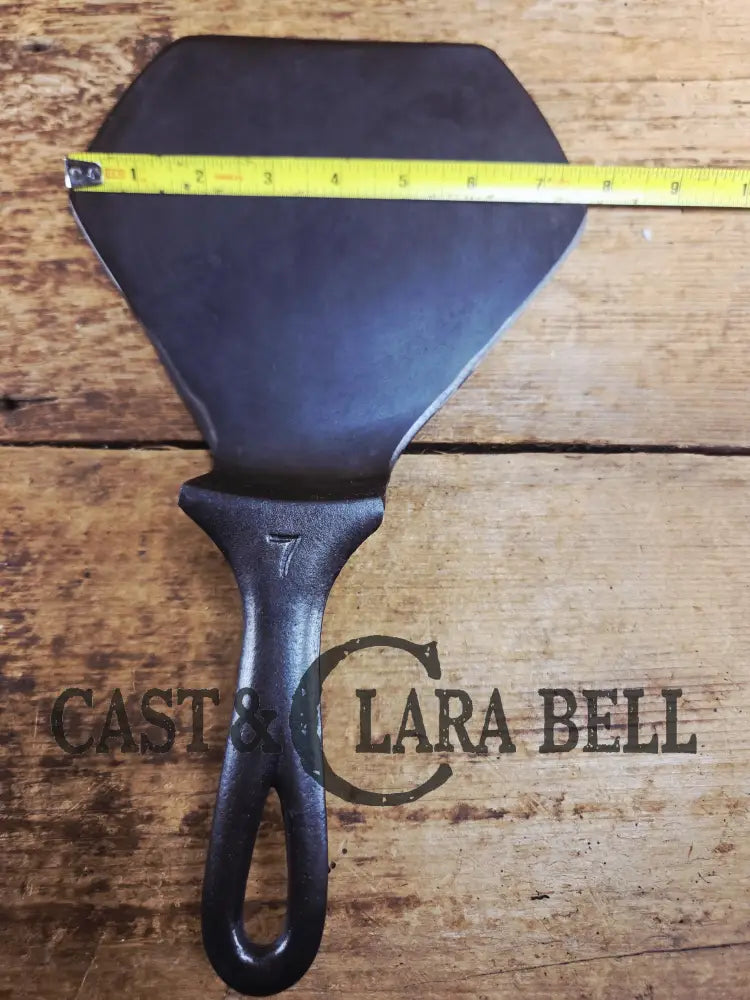Custom made Wagner Ware Cast Iron Skillet Spatula. Reclaimed 1920’s Era #7 Wagner cast iron skillet. Great gift! Sc24