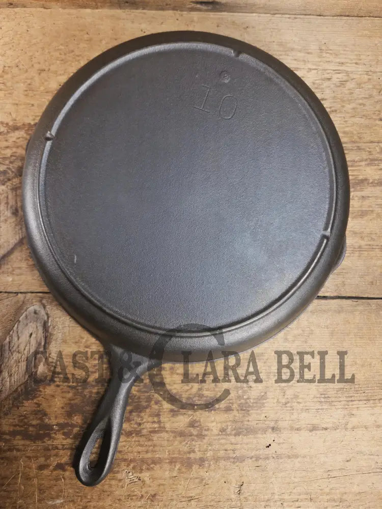 Customer favorite Big Skillet. Beautiful 1930’s Lodge #10 Cast Iron Skillet with 3 Notch Heat Ring. Raised Blob! SC24