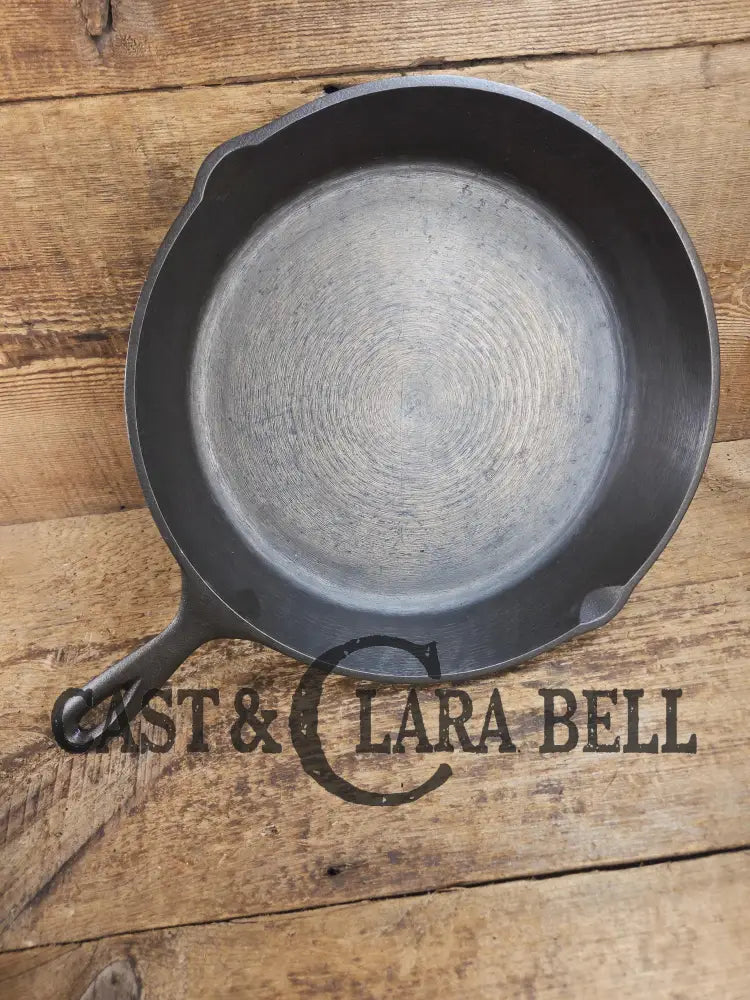 Customer favorite Big Skillet. Beautiful 1930’s Lodge #10 Cast Iron Skillet with 3 Notch Heat Ring. Raised Blob! SC24
