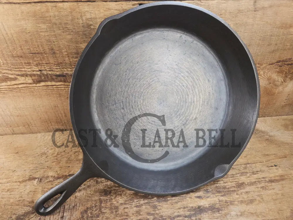 Customer favorite Big Skillet. Beautiful 1930’s Lodge #10 Cast Iron Skillet with 3 Notch Heat Ring. Raised Blob! SC24