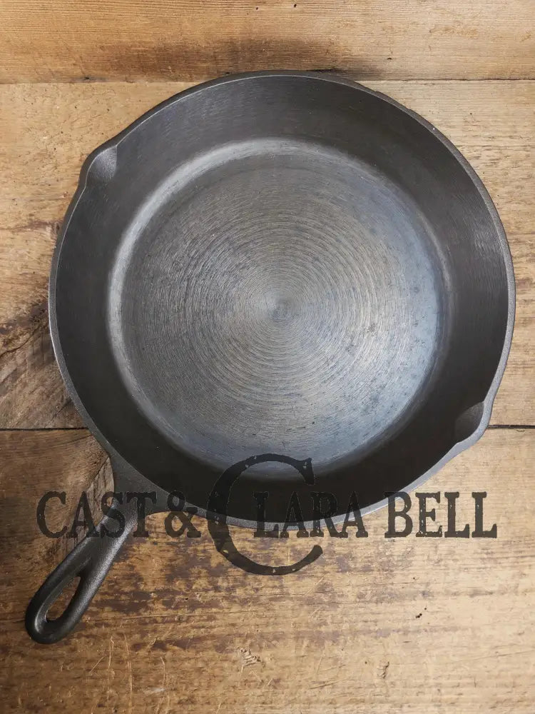 Customer favorite Big Skillet. Beautiful 1930’s Lodge #10 Cast Iron Skillet with 3 Notch Heat Ring. Raised Blob! SC24