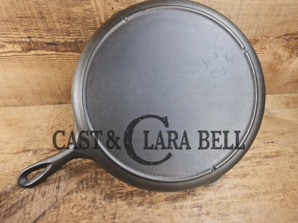 Customer favorite Big Skillet. Beautiful 1930’s Lodge #10 Cast Iron Skillet with 3 Notch Heat Ring. Raised Blob! SC24