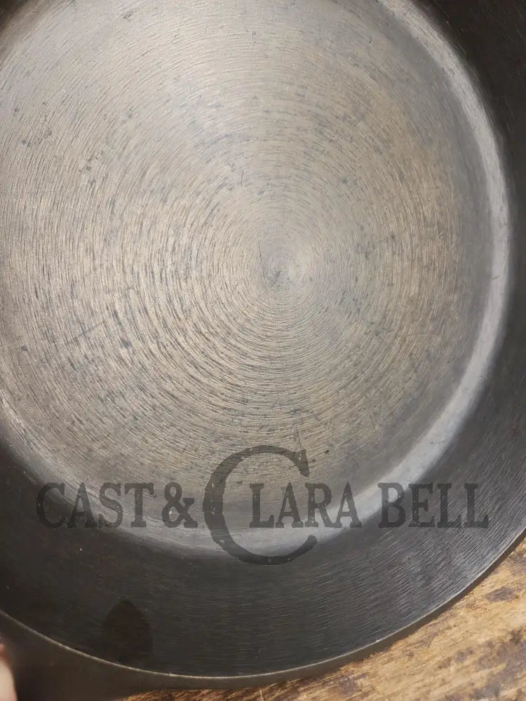 Customer favorite Big Skillet. Beautiful 1930’s Lodge #10 Cast Iron Skillet with 3 Notch Heat Ring. Raised Blob! SC24