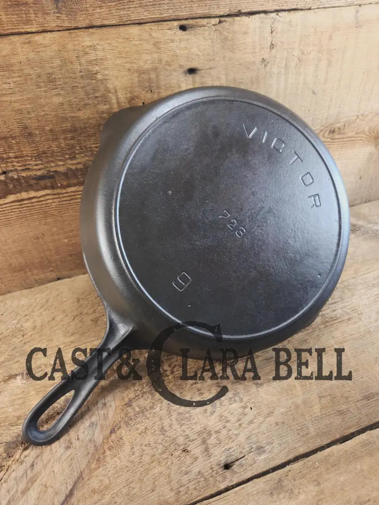Customer Favorite! Early 1900’s Griswold’s First series Victor #9 Skillet with Heat Ring 723. Amazing daily cooker
